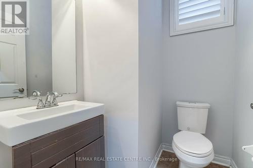 3716 Bloomington Crescent, Mississauga, ON - Indoor Photo Showing Bathroom