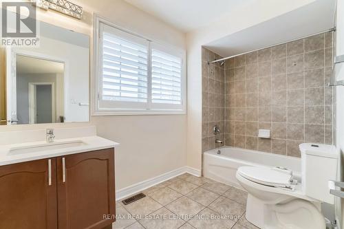 3716 Bloomington Cres, Mississauga, ON - Indoor Photo Showing Bathroom