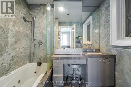 1607 Watersedge Rd, Mississauga, ON - Indoor Photo Showing Bathroom