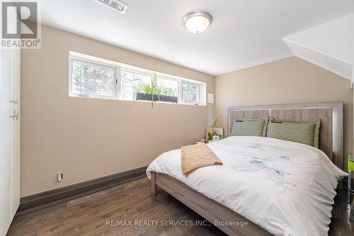 1607 Watersedge Road, Mississauga, ON - Indoor Photo Showing Bedroom