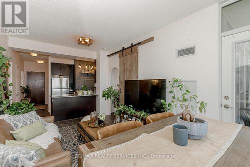 #701 -339 Rathburn Rd W, Mississauga, ON - Indoor Photo Showing Living Room