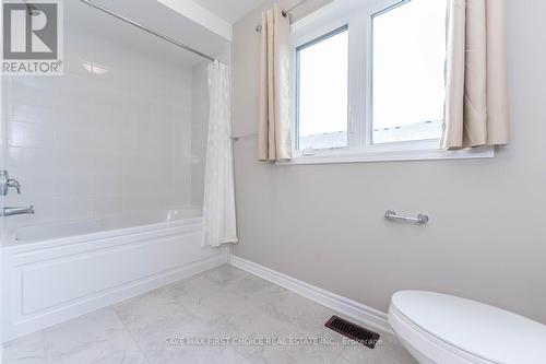 1558 Severn Drive, Milton, ON - Indoor Photo Showing Bathroom
