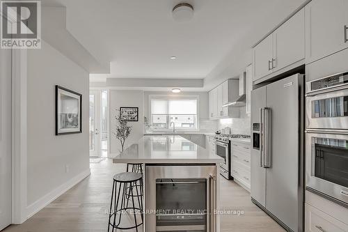 #61 -2273 Turnberry Rd, Burlington, ON - Indoor Photo Showing Kitchen With Upgraded Kitchen