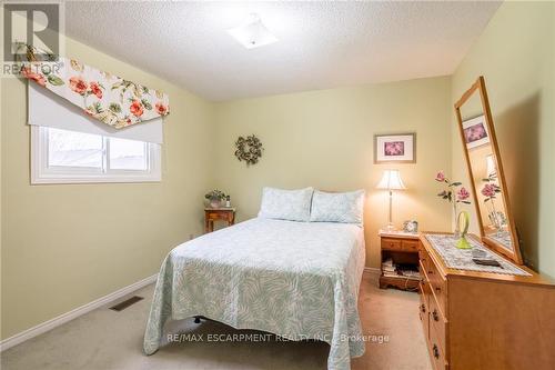 3336 Jordan Ave, Burlington, ON - Indoor Photo Showing Bedroom