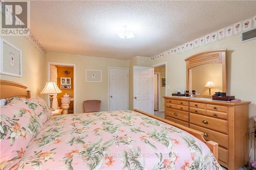 3336 Jordan Avenue, Burlington, ON - Indoor Photo Showing Bedroom
