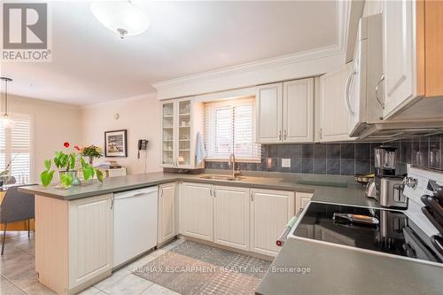 3336 Jordan Ave, Burlington, ON - Indoor Photo Showing Kitchen With Double Sink