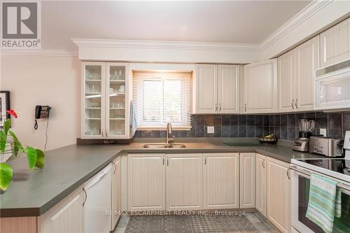 3336 Jordan Ave, Burlington, ON - Indoor Photo Showing Kitchen With Double Sink