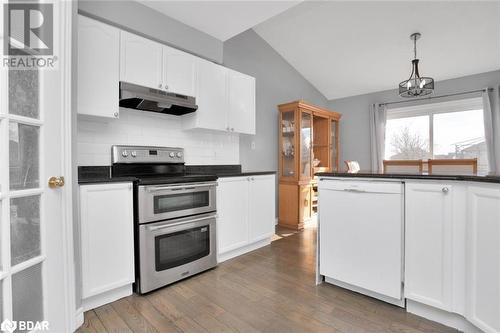 342 South Leaksdale Circle, London, ON - Indoor Photo Showing Kitchen