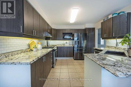 2340 Meadowgate Blvd, London, ON - Indoor Photo Showing Kitchen With Upgraded Kitchen