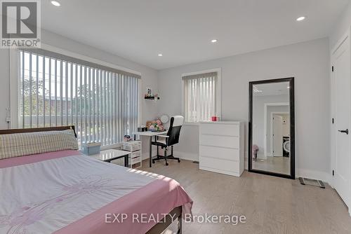 393 Burnhamthorpe Rd, Toronto, ON - Indoor Photo Showing Bedroom