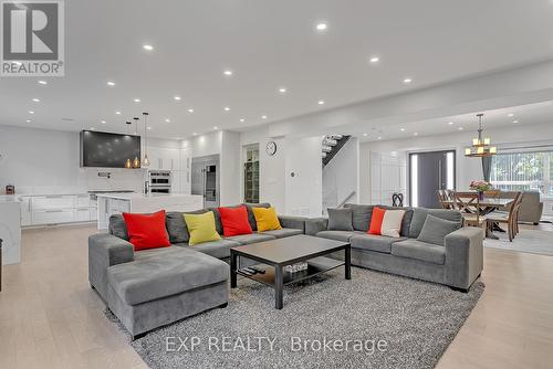 393 Burnhamthorpe Rd, Toronto, ON - Indoor Photo Showing Living Room