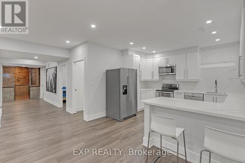 393 Burnhamthorpe Rd, Toronto, ON - Indoor Photo Showing Kitchen With Upgraded Kitchen