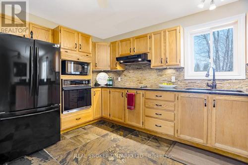 5821 Third Line, Erin, ON - Indoor Photo Showing Kitchen With Double Sink