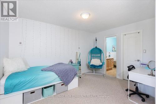 979 Lake Dr E, Georgina, ON - Indoor Photo Showing Bedroom
