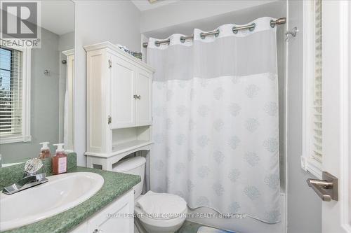 979 Lake Dr E, Georgina, ON - Indoor Photo Showing Bathroom