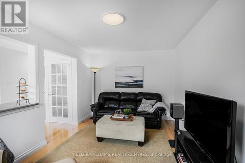 59 Beechbrooke Way, Aurora, ON - Indoor Photo Showing Living Room