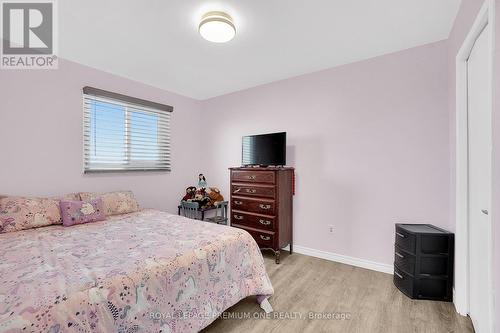 338 Britannia Ave, Bradford West Gwillimbury, ON - Indoor Photo Showing Bedroom