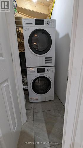 209 Village Green Dr, Vaughan, ON - Indoor Photo Showing Laundry Room