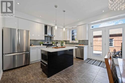 63 Zokol Dr, Aurora, ON - Indoor Photo Showing Kitchen With Stainless Steel Kitchen With Upgraded Kitchen