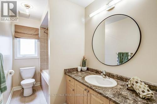 76 Augustine Ave, Richmond Hill, ON - Indoor Photo Showing Bathroom