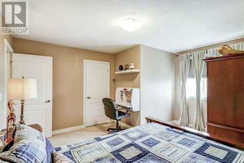 76 Augustine Ave, Richmond Hill, ON - Indoor Photo Showing Bedroom
