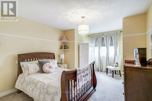 76 Augustine Ave, Richmond Hill, ON - Indoor Photo Showing Bedroom