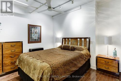 #202 -384 Sunnyside Ave, Toronto, ON - Indoor Photo Showing Bedroom
