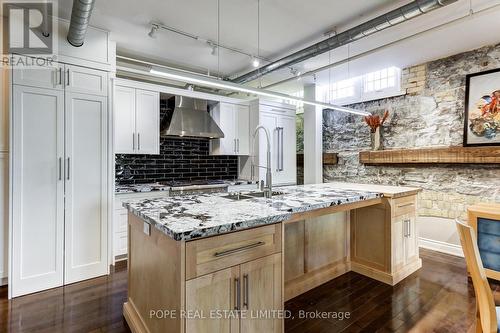 #202 -384 Sunnyside Ave, Toronto, ON - Indoor Photo Showing Kitchen With Upgraded Kitchen