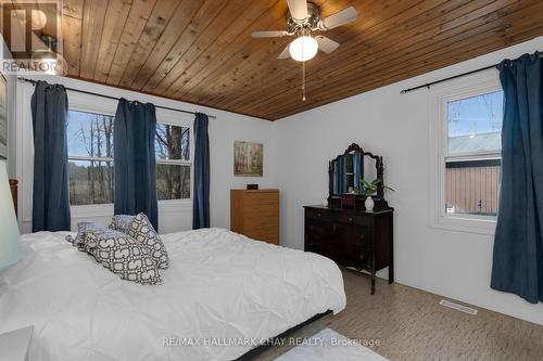 1166 Gill Rd, Springwater, ON - Indoor Photo Showing Bedroom