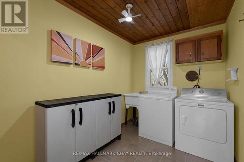 1166 Gill Rd, Springwater, ON - Indoor Photo Showing Laundry Room