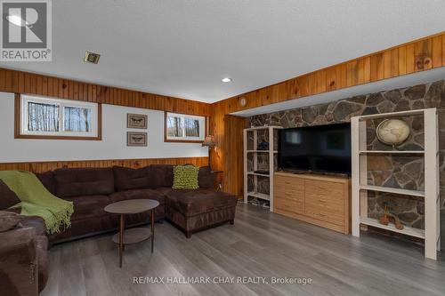 1166 Gill Rd, Springwater, ON - Indoor Photo Showing Living Room