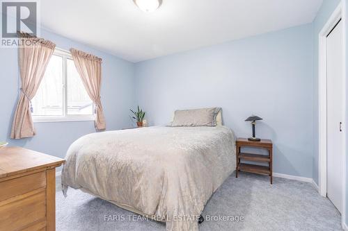 274 Peter Street East Street E, Oro-Medonte, ON - Indoor Photo Showing Bedroom