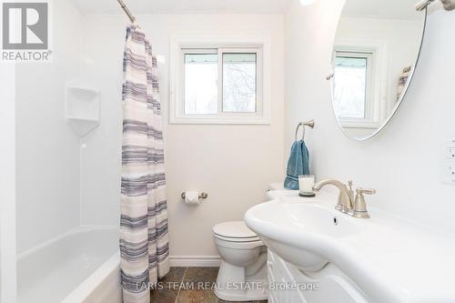 274 Peter Street East Street E, Oro-Medonte, ON - Indoor Photo Showing Bathroom