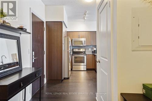 #1807 -65 Speers Rd, Oakville, ON - Indoor Photo Showing Kitchen With Stainless Steel Kitchen