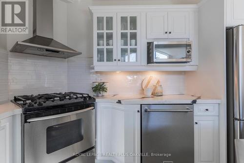 536 Woodland Avenue, Burlington, ON - Indoor Photo Showing Kitchen With Upgraded Kitchen