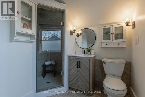 536 Woodland Ave, Burlington, ON - Indoor Photo Showing Bathroom