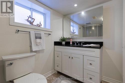536 Woodland Ave, Burlington, ON - Indoor Photo Showing Bathroom