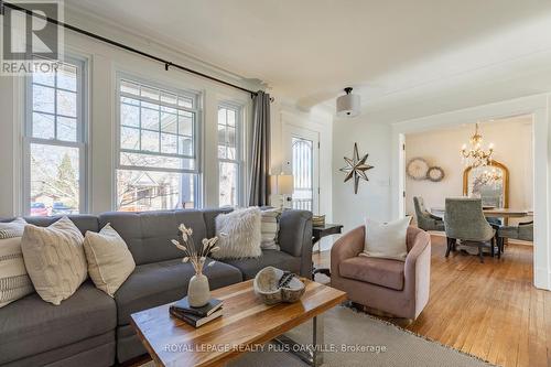 536 Woodland Avenue, Burlington, ON - Indoor Photo Showing Living Room