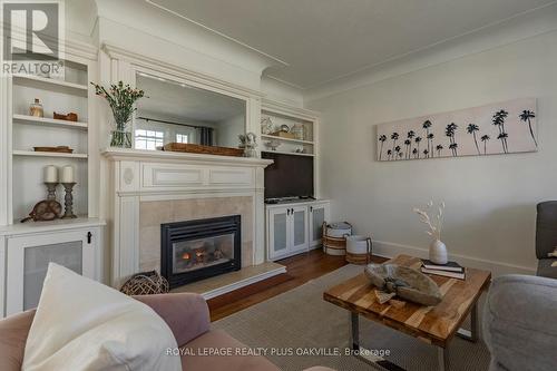 536 Woodland Avenue, Burlington, ON - Indoor Photo Showing Living Room With Fireplace