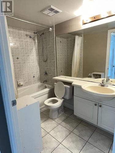 #1817 -188 Doris Ave, Toronto, ON - Indoor Photo Showing Bathroom