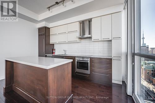 2711 - 770 Bay Street, Toronto, ON - Indoor Photo Showing Kitchen