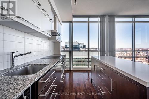 2711 - 770 Bay Street, Toronto, ON - Indoor Photo Showing Kitchen With Upgraded Kitchen