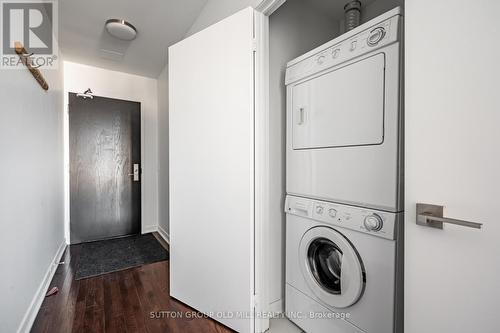 2711 - 770 Bay Street, Toronto, ON - Indoor Photo Showing Laundry Room