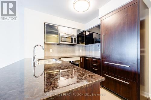 810 - 5162 Yonge Street, Toronto, ON - Indoor Photo Showing Kitchen With Double Sink With Upgraded Kitchen