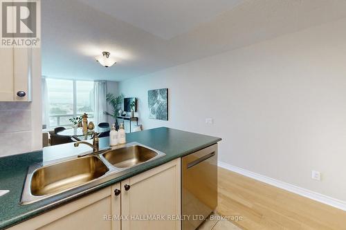 706 - 61 Town Centre Court, Toronto, ON - Indoor Photo Showing Kitchen With Double Sink