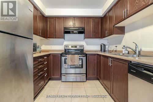 35 Nearco Crescent, Oshawa, ON - Indoor Photo Showing Kitchen With Double Sink