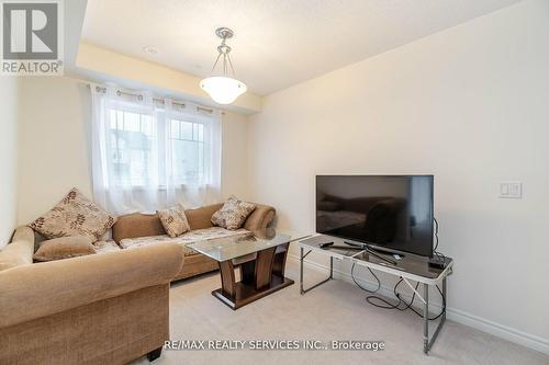 35 Nearco Cres, Oshawa, ON - Indoor Photo Showing Living Room