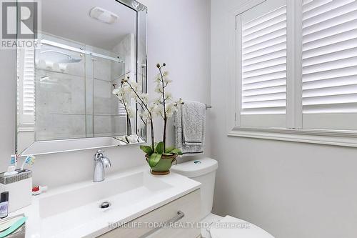 958 Midland Avenue, Toronto (Kennedy Park), ON - Indoor Photo Showing Bathroom