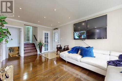 958 Midland Avenue, Toronto (Kennedy Park), ON - Indoor Photo Showing Living Room