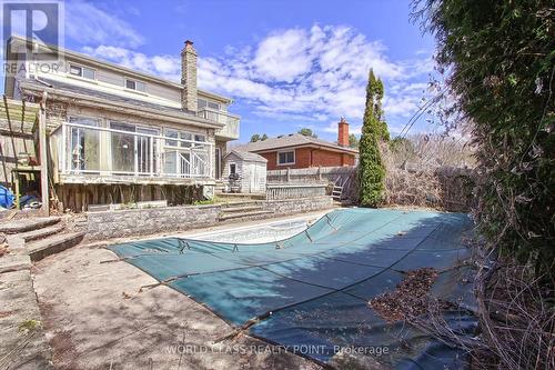 308 Preston Dr, Oshawa, ON - Outdoor With In Ground Pool